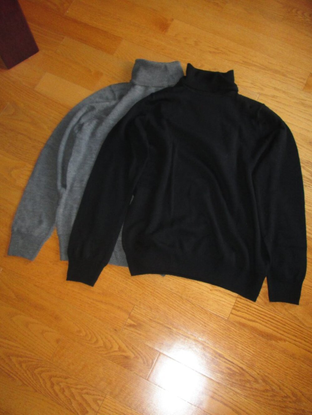 New without tags Men's Gap 100% Wool Gray & Black Turtleneck Sweaters Size XS